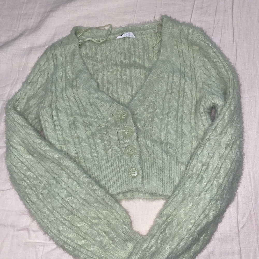 Cute & Soft knitted cropped sweater